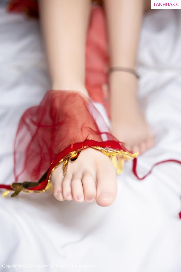   [XiuRen]高清写真图 2024.10.22 No.9323 吴婷婉 性感美腿第57张图片